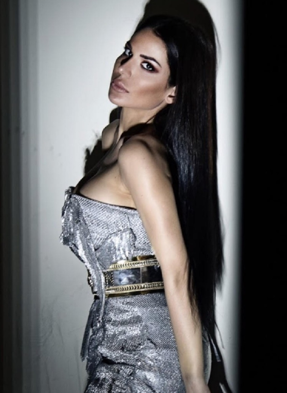 Marina objavila tizer za novi seksi spot! (VIDEO)