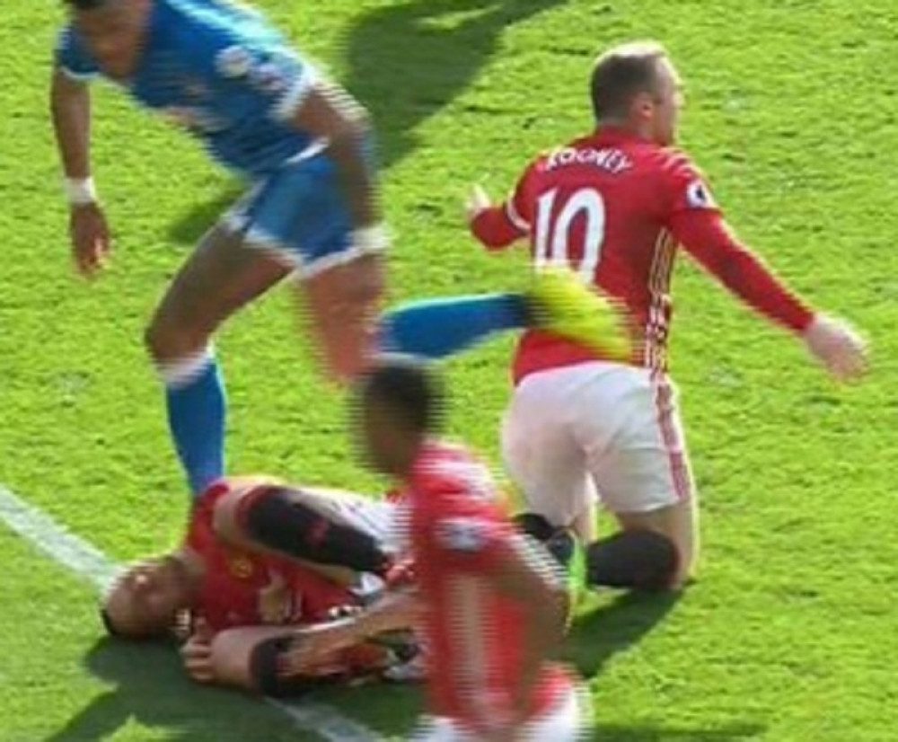 Protivnik zgazio Ibrahimovića na glavu (VIDEO)