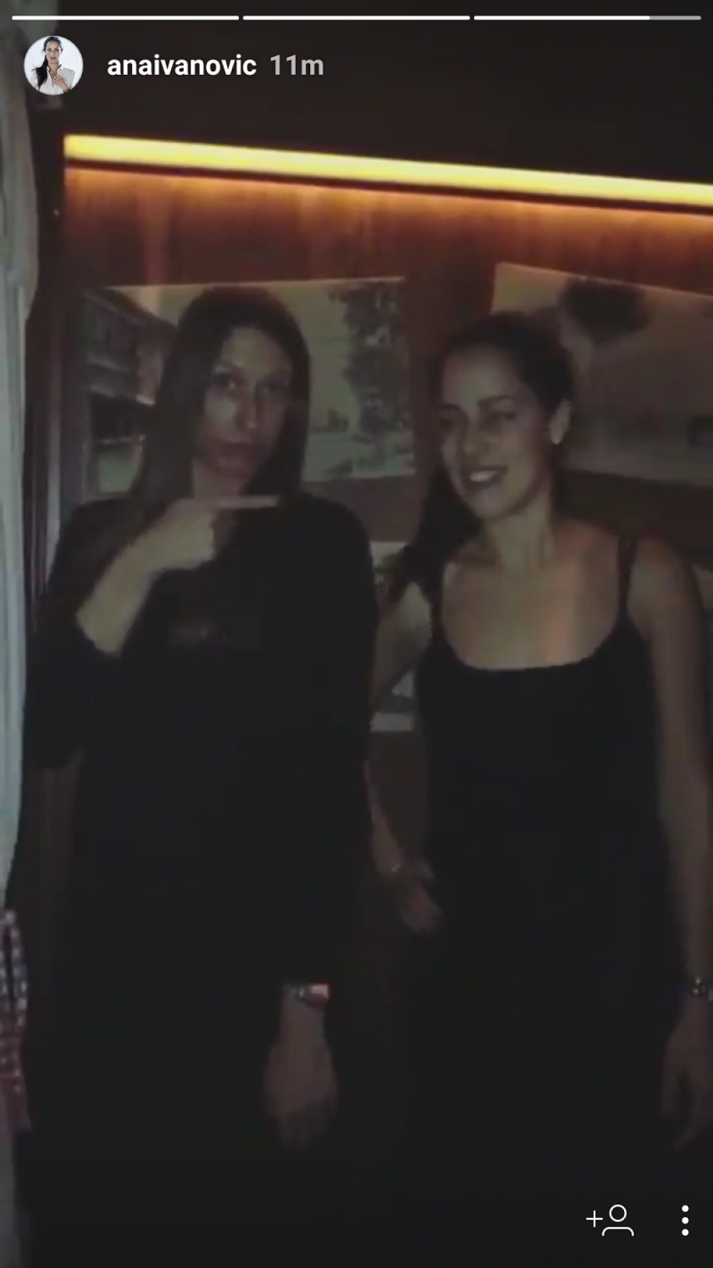 Ana u provodu s kumom (FOTO)