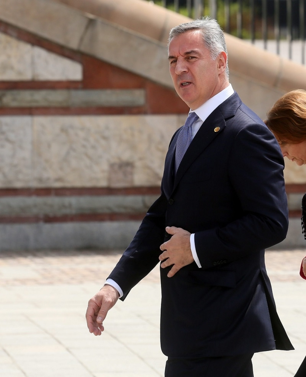 Milova snajka objavila knjigu, otkrila kako je čeznula za STARIJIM ĐUKANOVIĆEM!