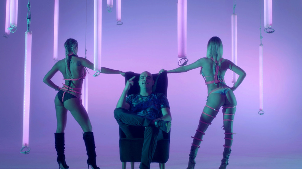 Vlada obradovao fanove visobudžetnim spotom (VIDEO)