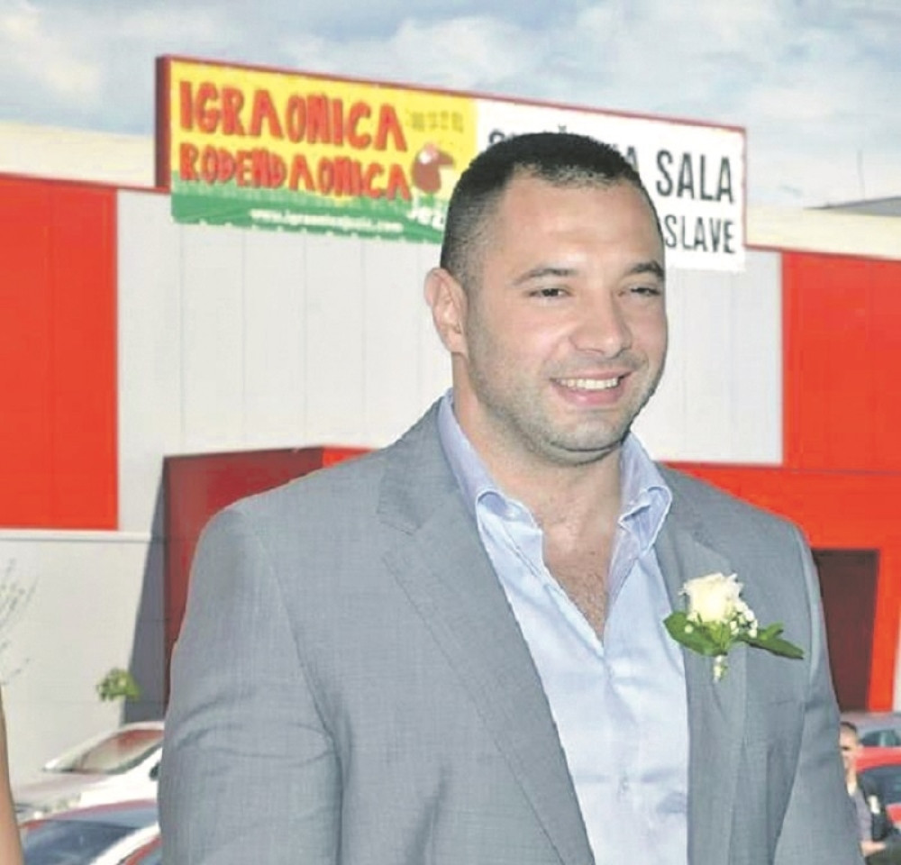 Nahuškao Velju da mu ubije kuma