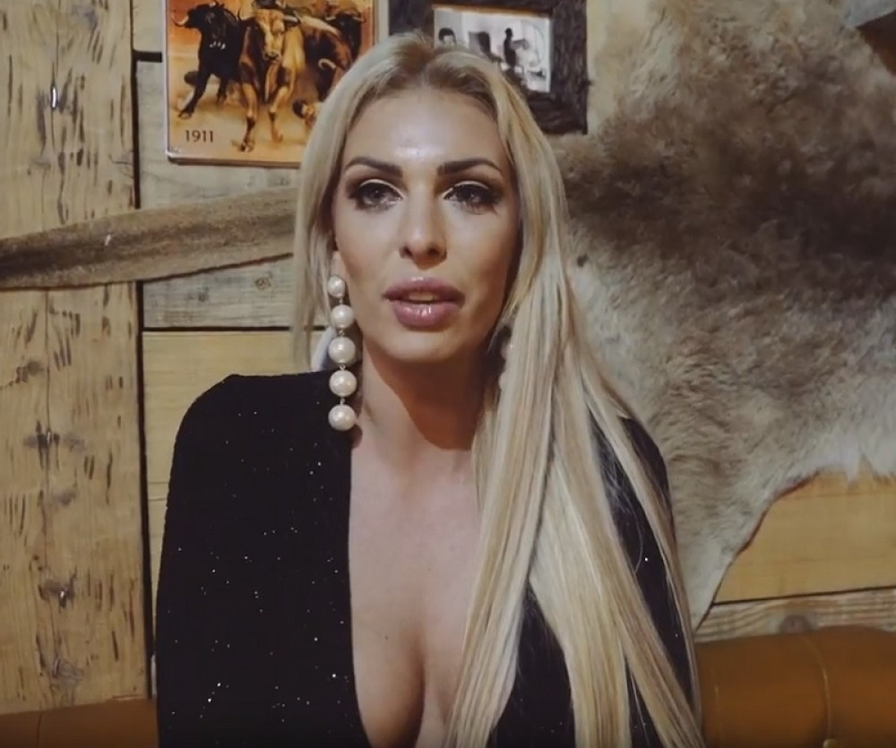 Ava se skinula i uradila nešto zbog čega Kolinda više ne može da spava! (FOTO)