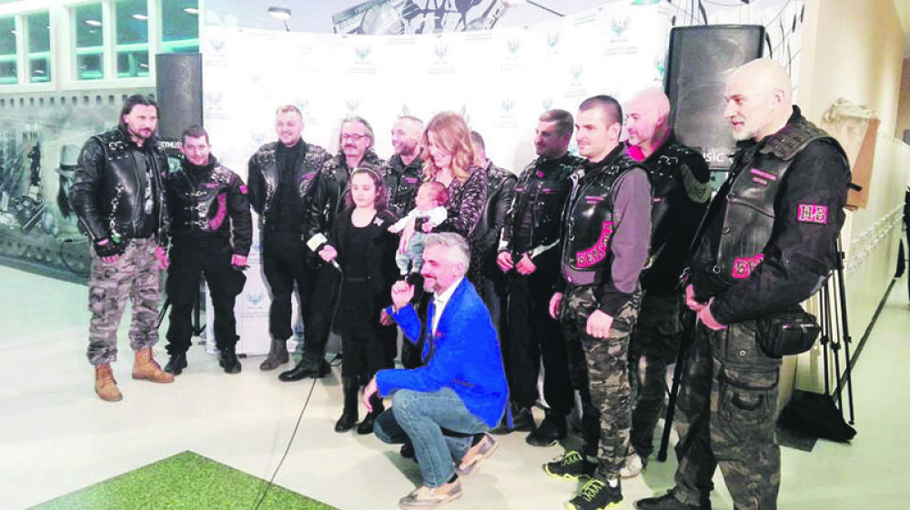 Putinovi „vukovi“ u školskim klupama!