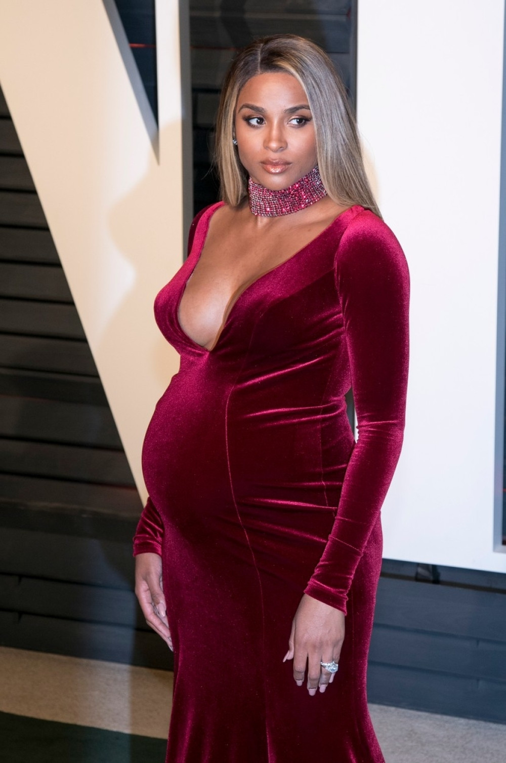 Trudna pevačica imala udes!