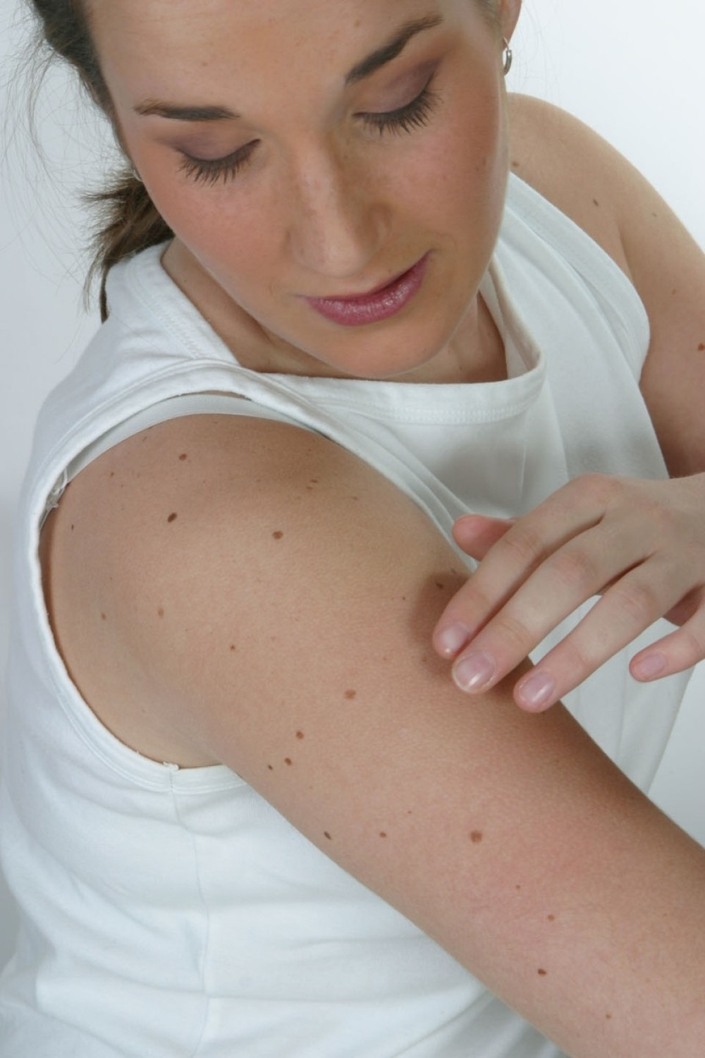 Mladež na stomaku sluti VELIKI USPEH, na nosu PROBLEME: Proverite šta vam donosi položaj mladeža na telu!