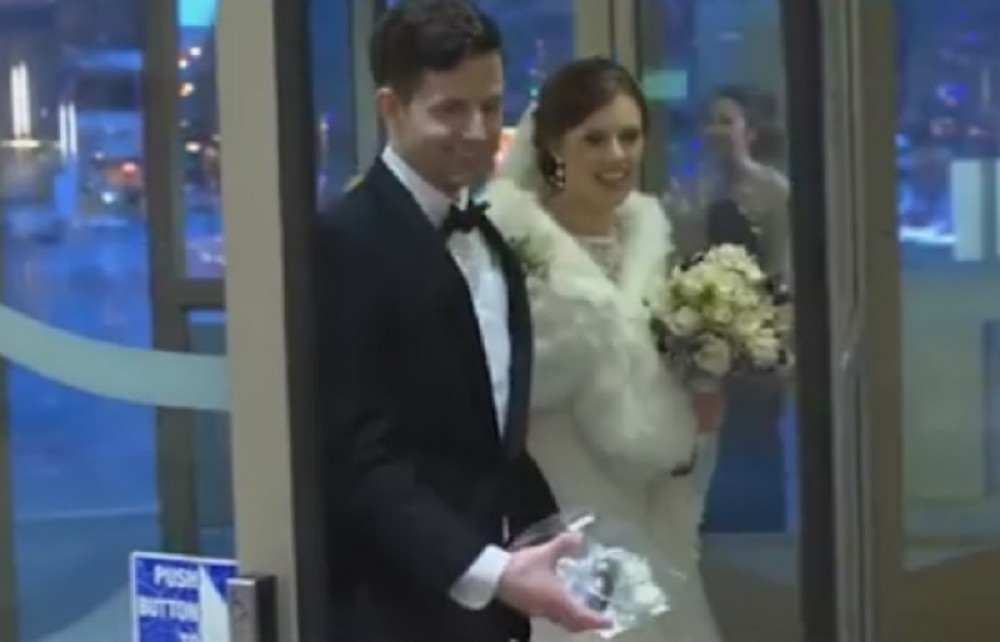 Mladenci doveli venčanje bolesnoj baki