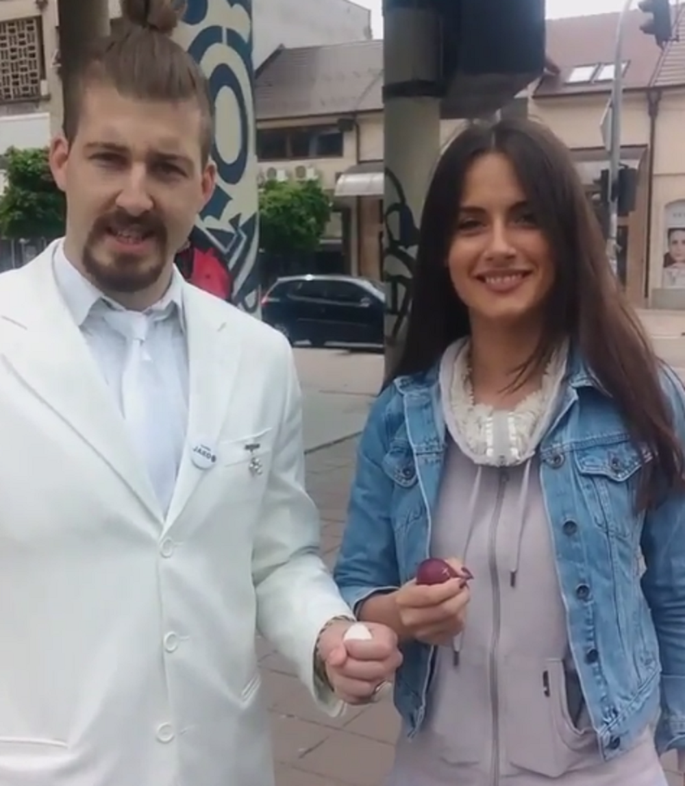 Beli me je ostavio preko poruke!