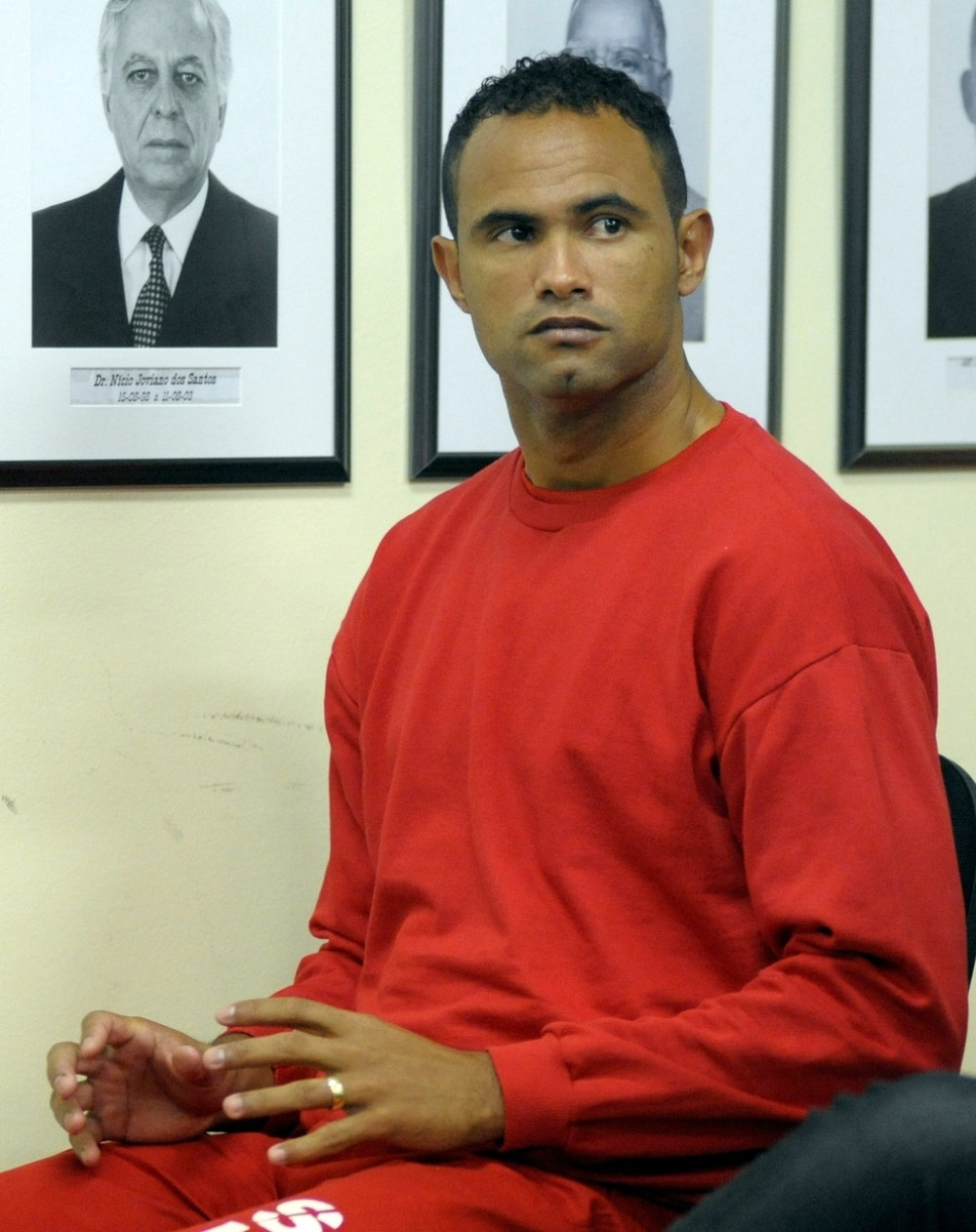 Golman ubio devojku i njenim telom nahranio pse