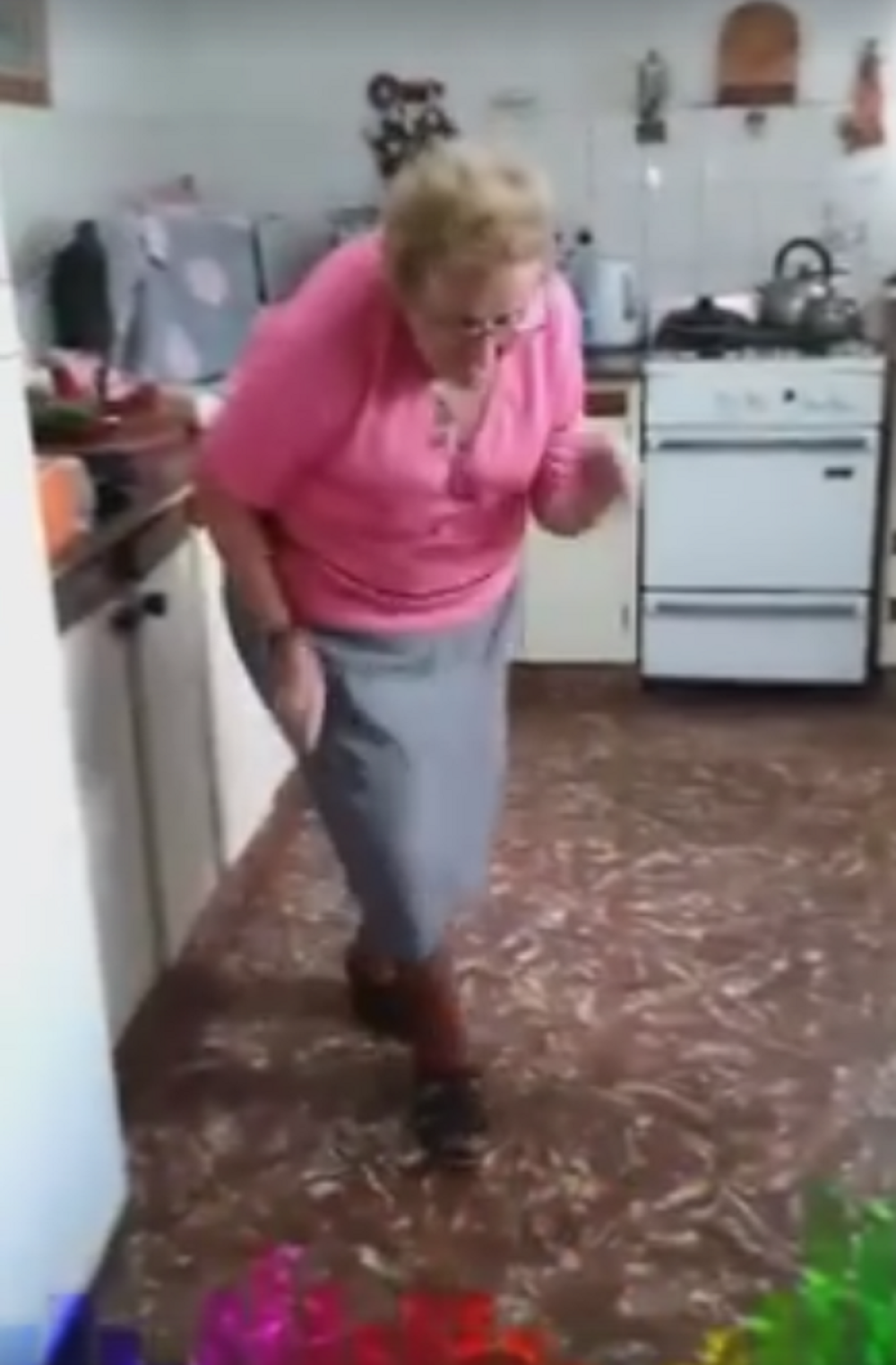 Baka zaplesala i srušila internet! (VIDEO)