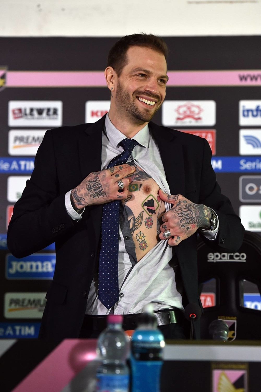 Palermo preuzeli klovn i striptizeta!