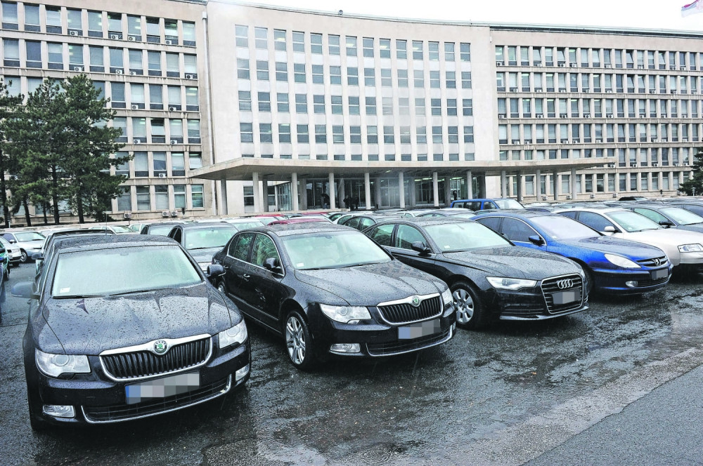 Pomoćniku ministra uvalili ukradenu limuzinu