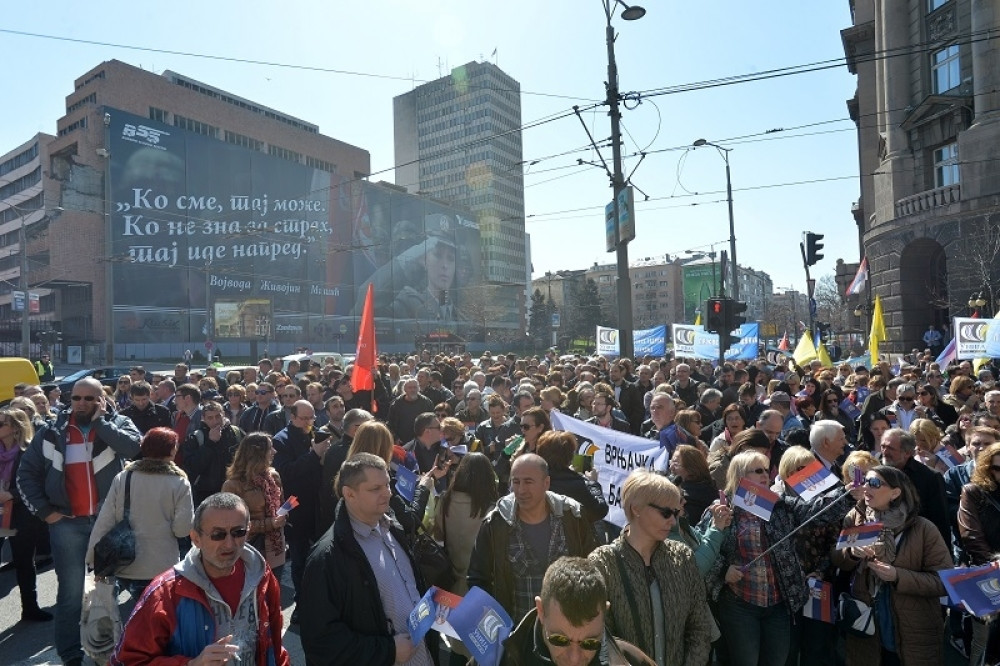 Prosvetari prete radikalizacijom protesta!