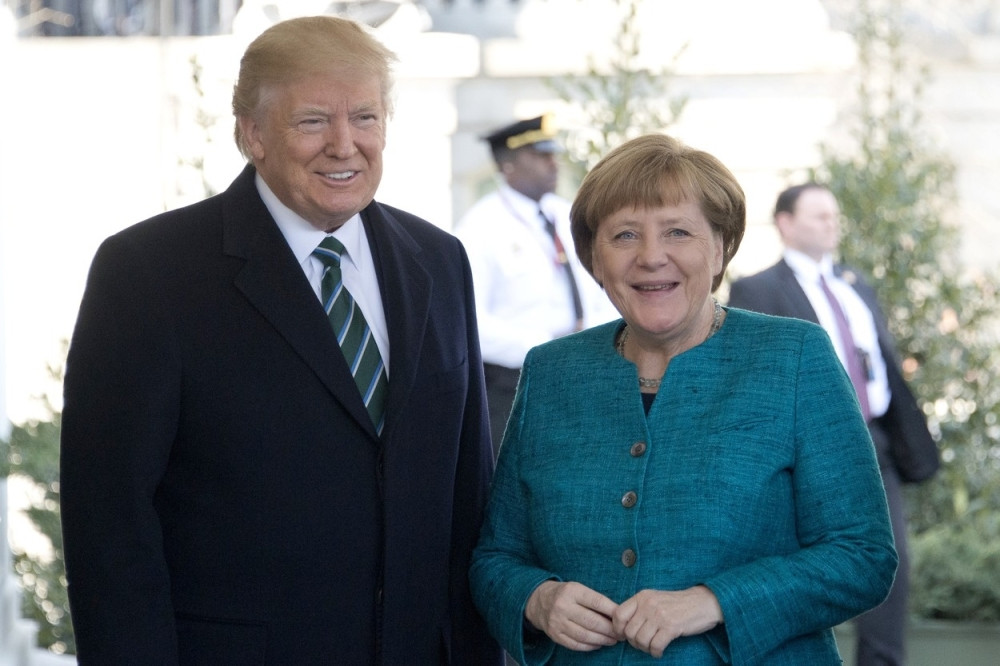 Evo šta Merkelova radi na Tviteru sa Trampom!