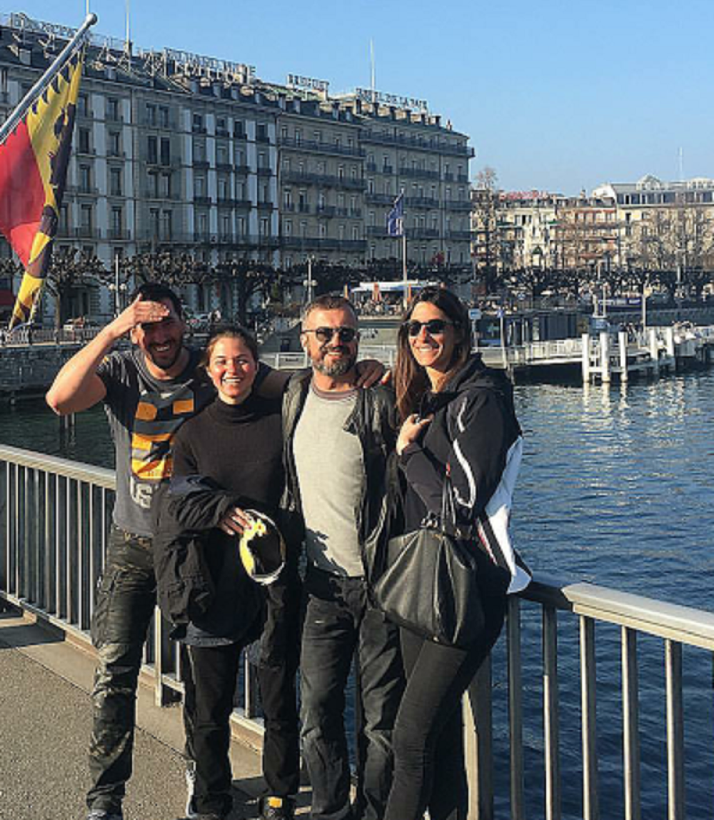 Sergej na zimovanju sa manekenkom