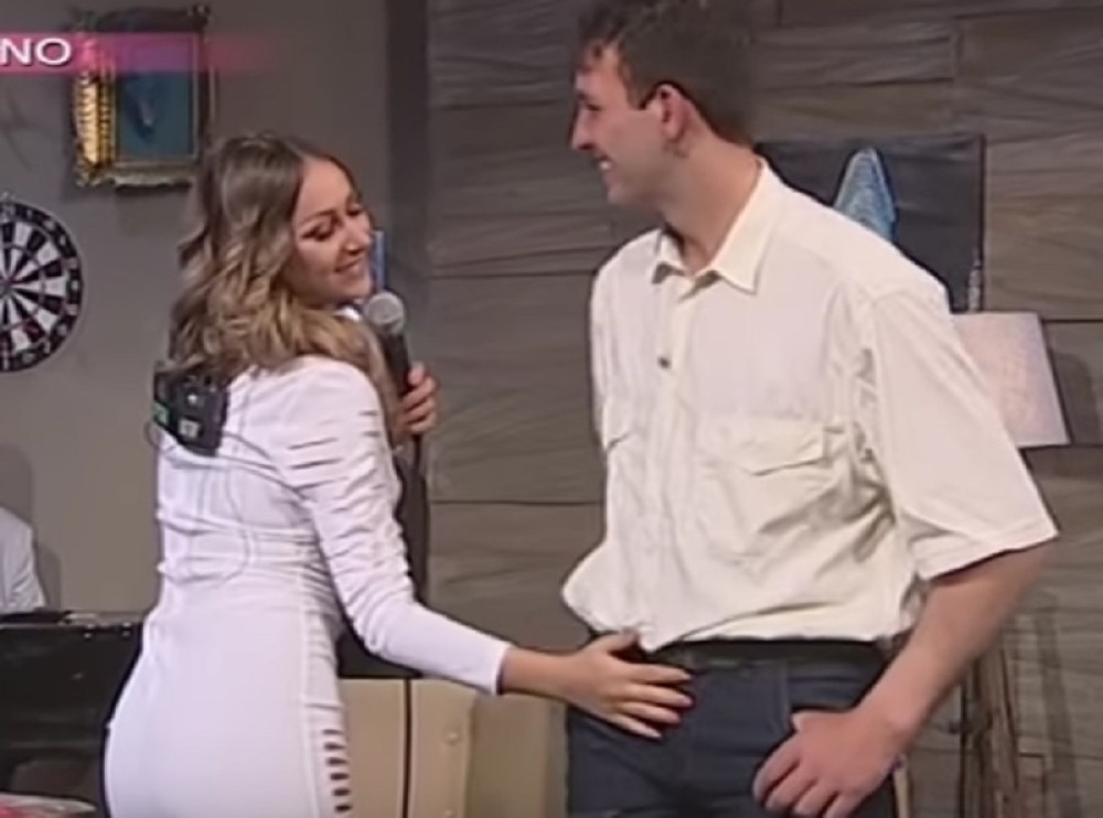 Marko u krevetu sa Macom, dignutog ponosa!