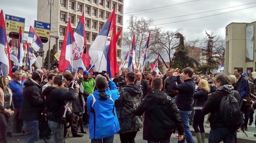 Srbija kleči i nosi pelene