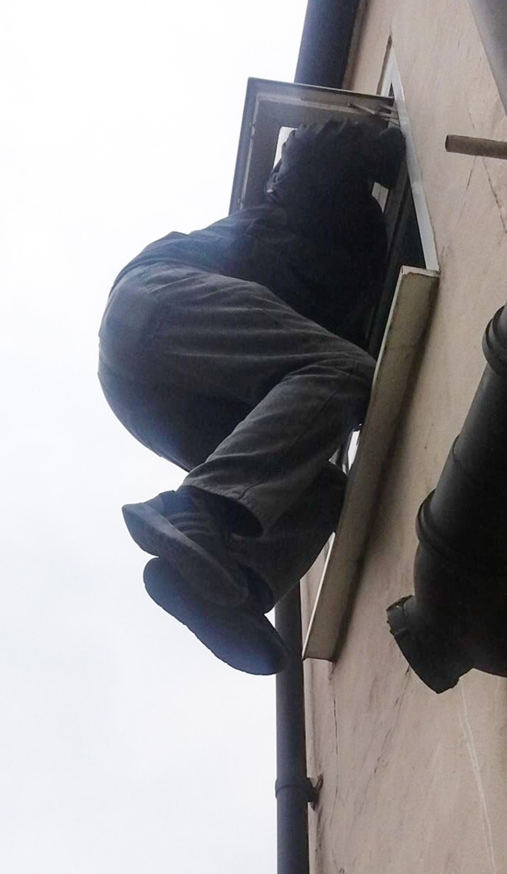 Lopov u Splitu POJEO PARE u strahu od policije!