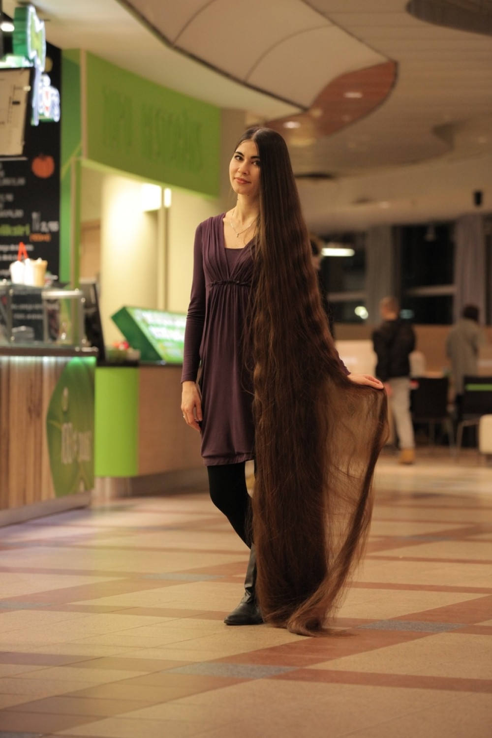 Da li je ovo najduža kosa na svetu? (VIDEO)