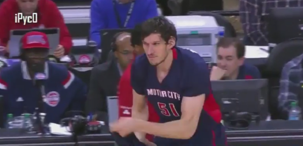 Bobi prikucao sa zemlje! (VIDEO)