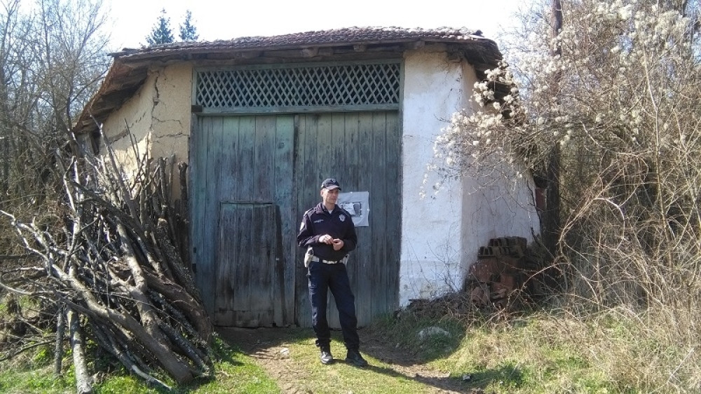 Starac ubijen sekirom