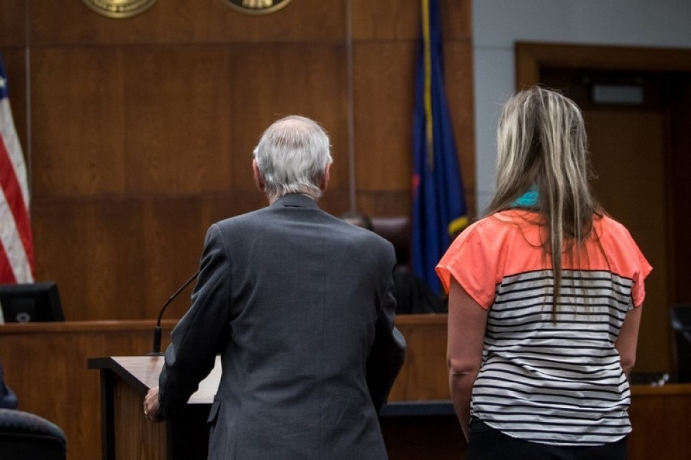 Seksala se s đacima, suprug joj oprostio! (VIDEO)