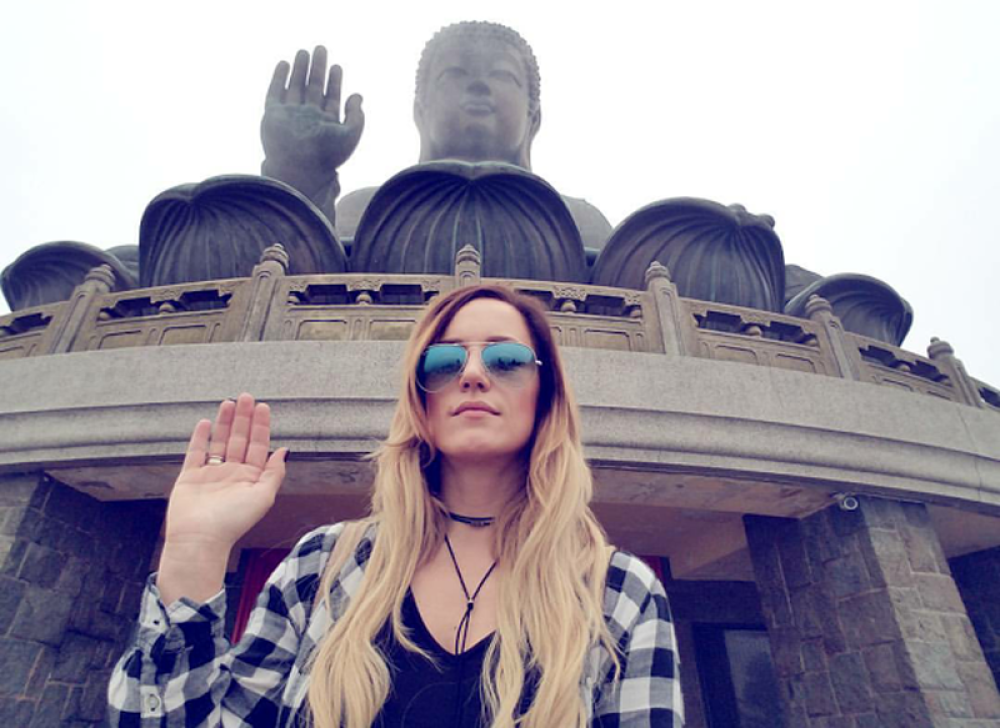 Tijana se moli Budi za uspeh!