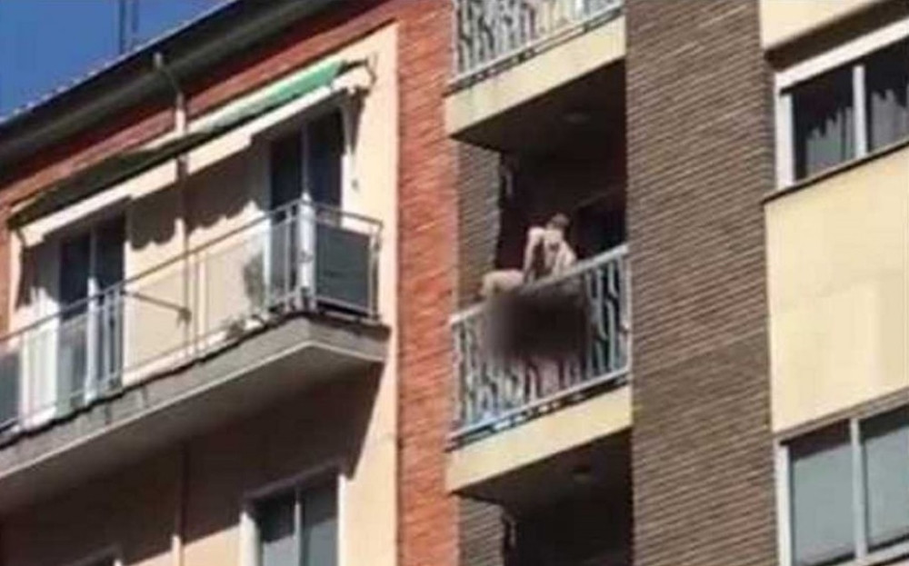 Žestok seks na balkonu, snimljeni pa završili na TV!