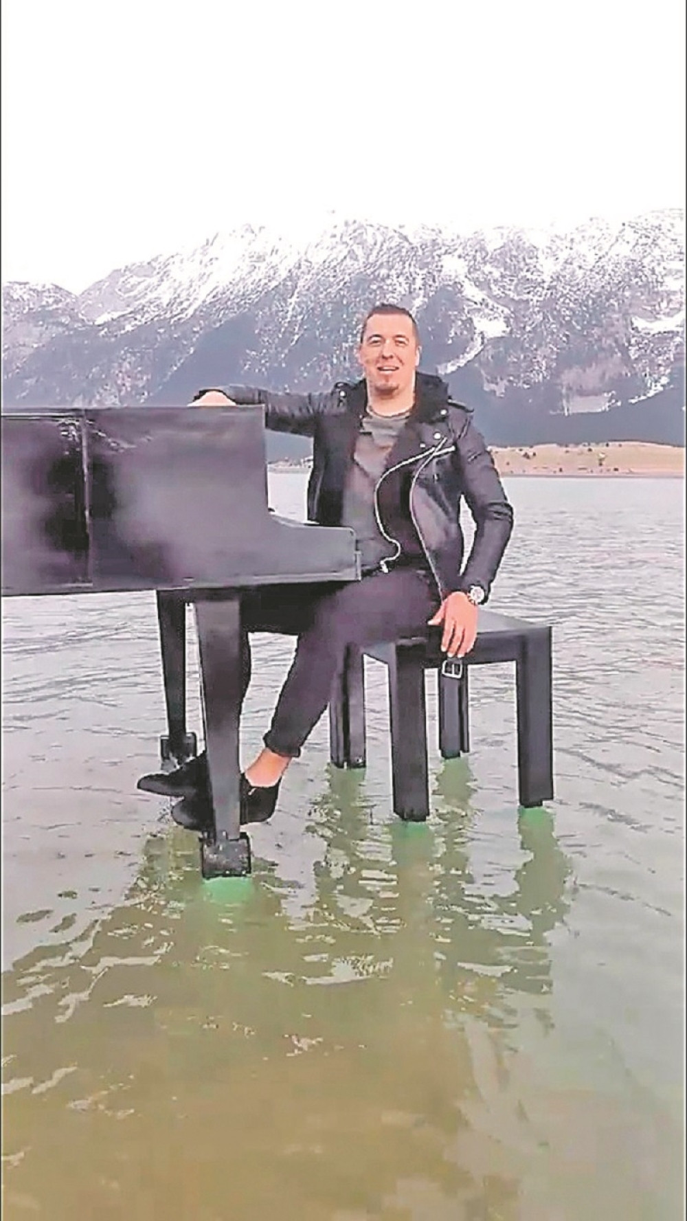 Amar Gile plovi na klaviru