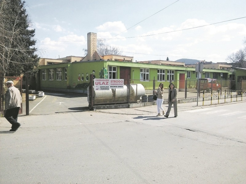 Tuže državu zbog malih plata!