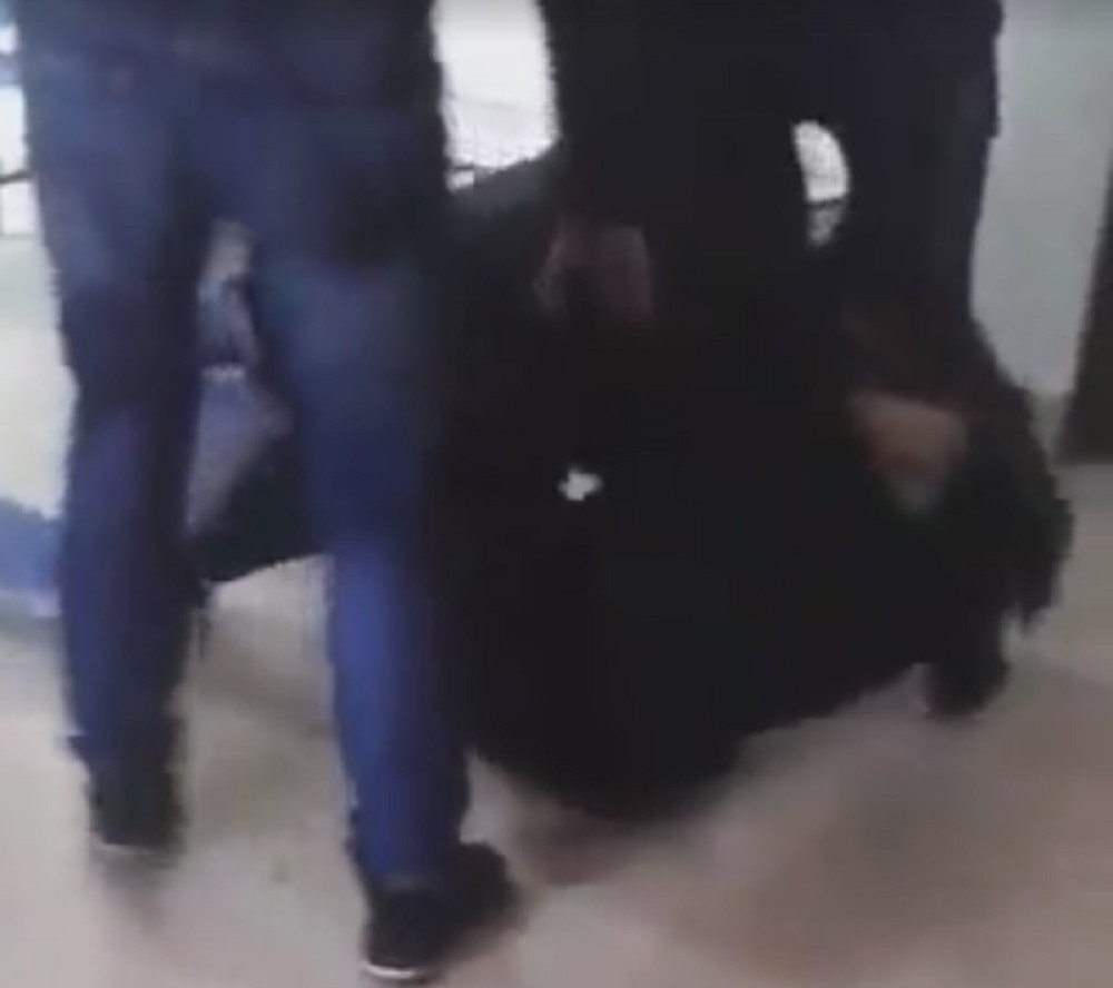 Potukle se u bolnici, jedva ih razdvojili (VIDEO)