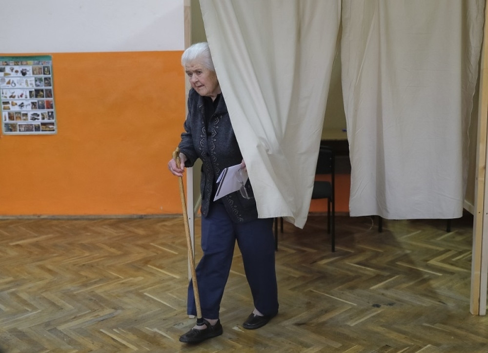 Bugari hapse šefove komisija usred izbornog dana!