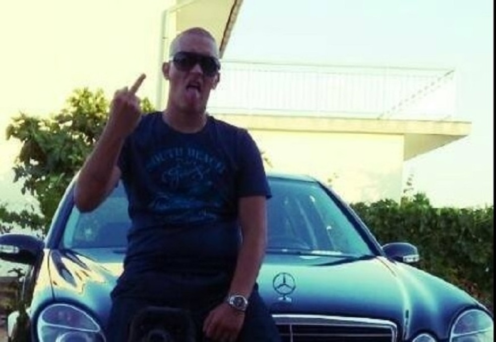 Ubio majku i oca pa otišao na piće!