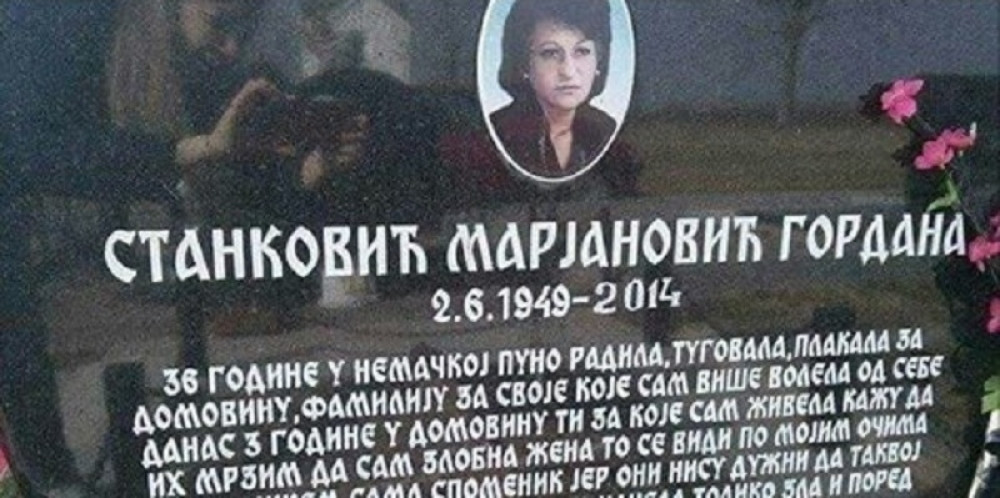 Poruku porodici uklesala na svoj spomenik pre smrti!