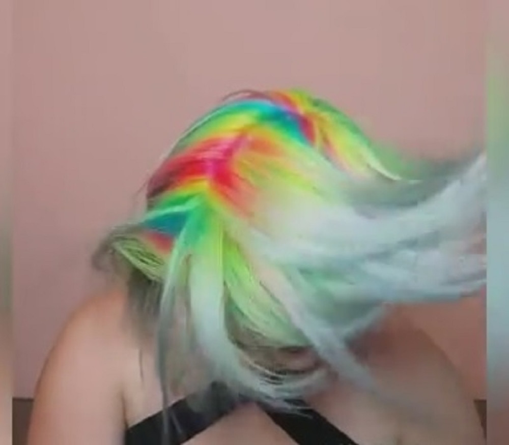 Kosa boje duge! (VIDEO)