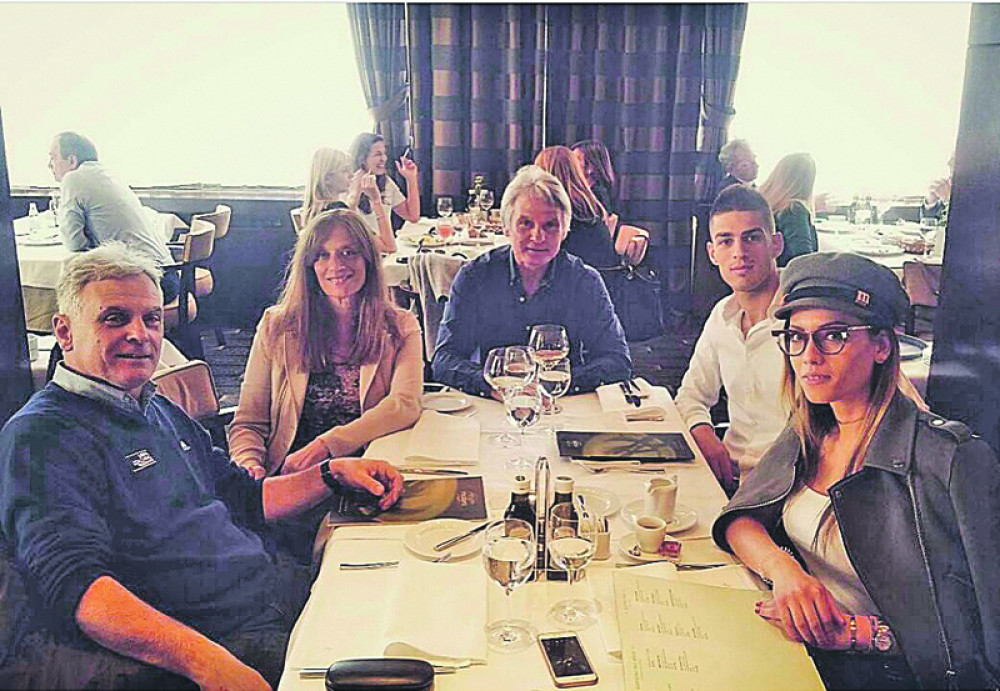 Mirku svekar i svekrva izveli na ručak