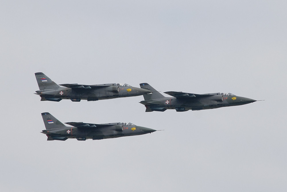 Zemlja podrhtava, tri Supergaleba G4 tutnje nebom! (FOTO)