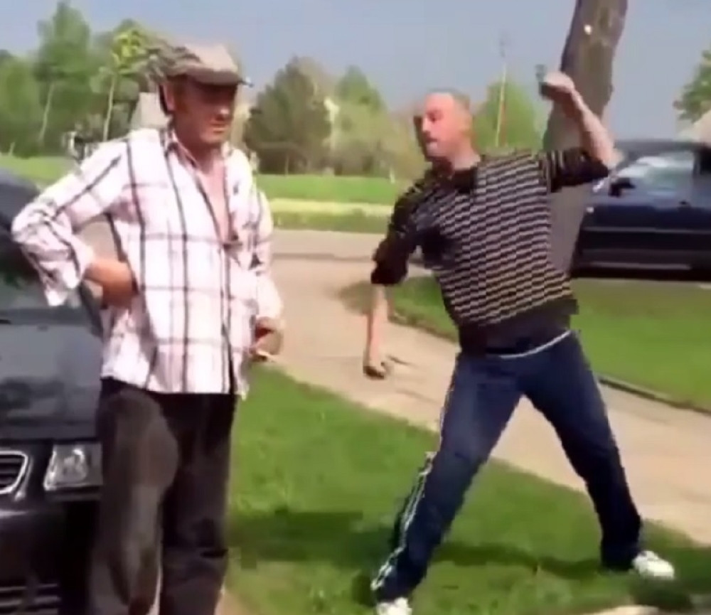 Ono kad se potuku dva pijanca (VIDEO)