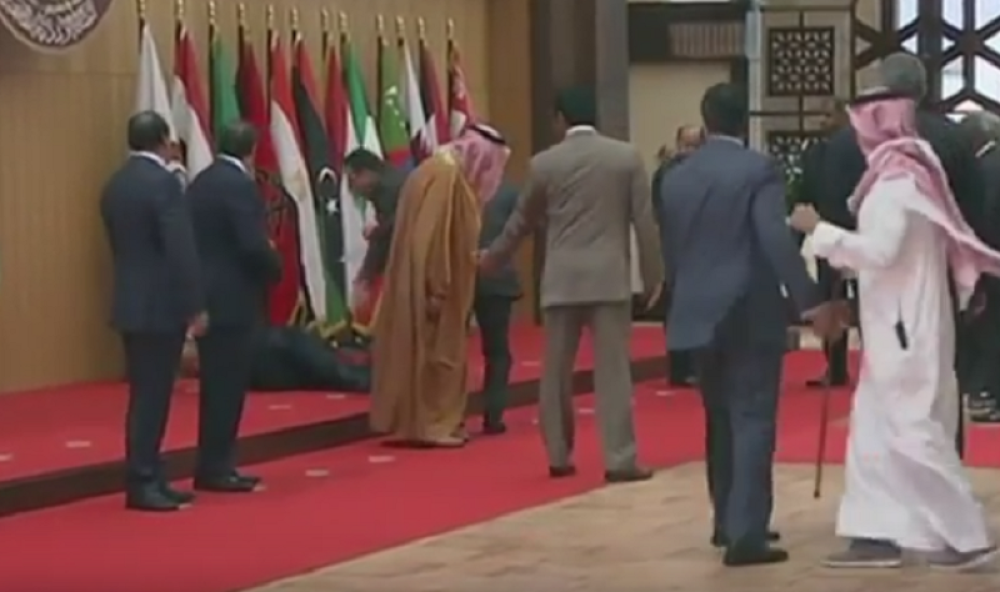 Predsednik se razbio kao zvečka! (VIDEO)