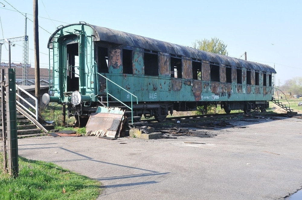 Zapaljen spomen-vagon, simbol streljanja 3.000 radnika!