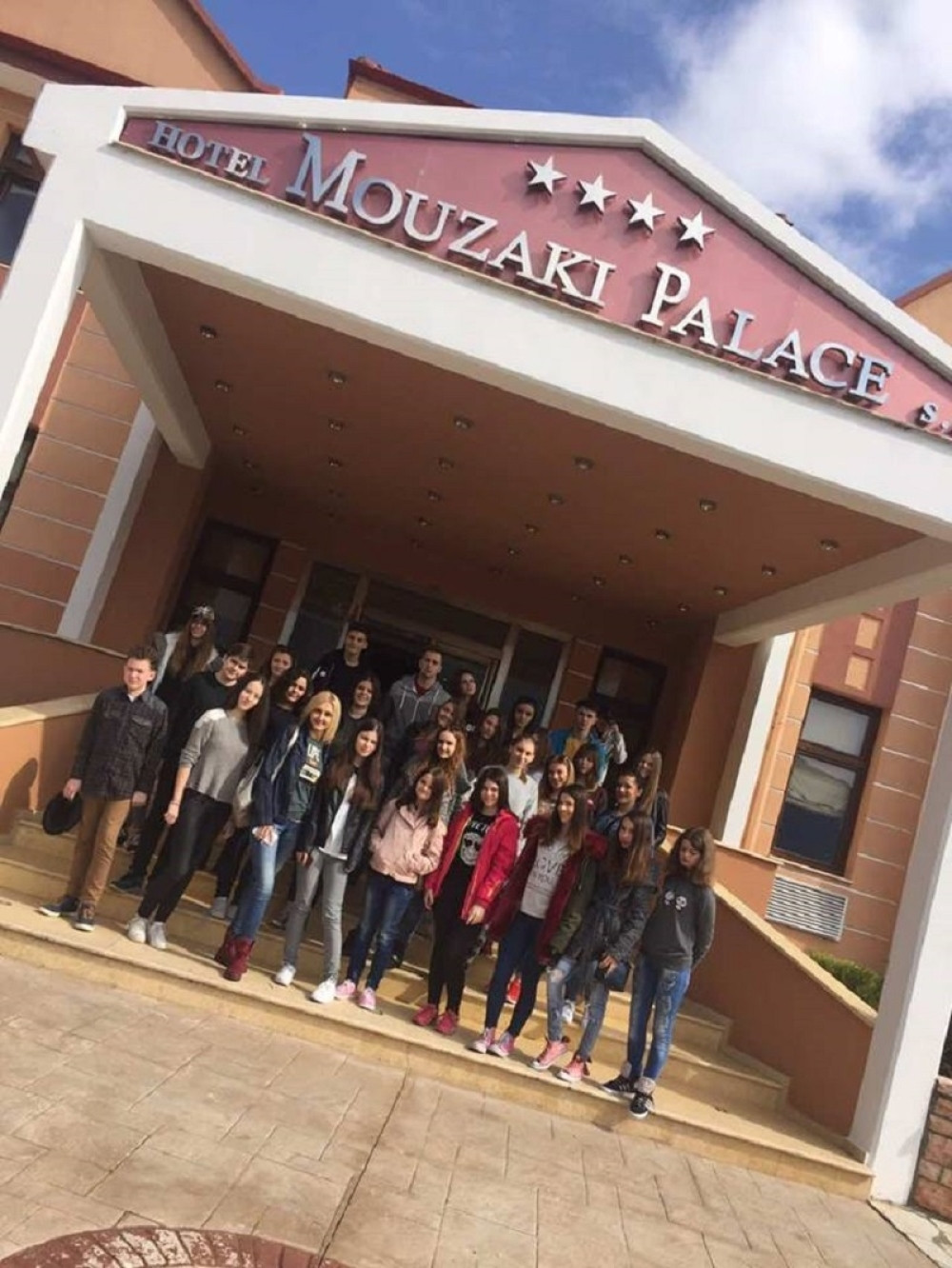 Hor OŠ "Sveti Sava" zaradio ovacije Grka!