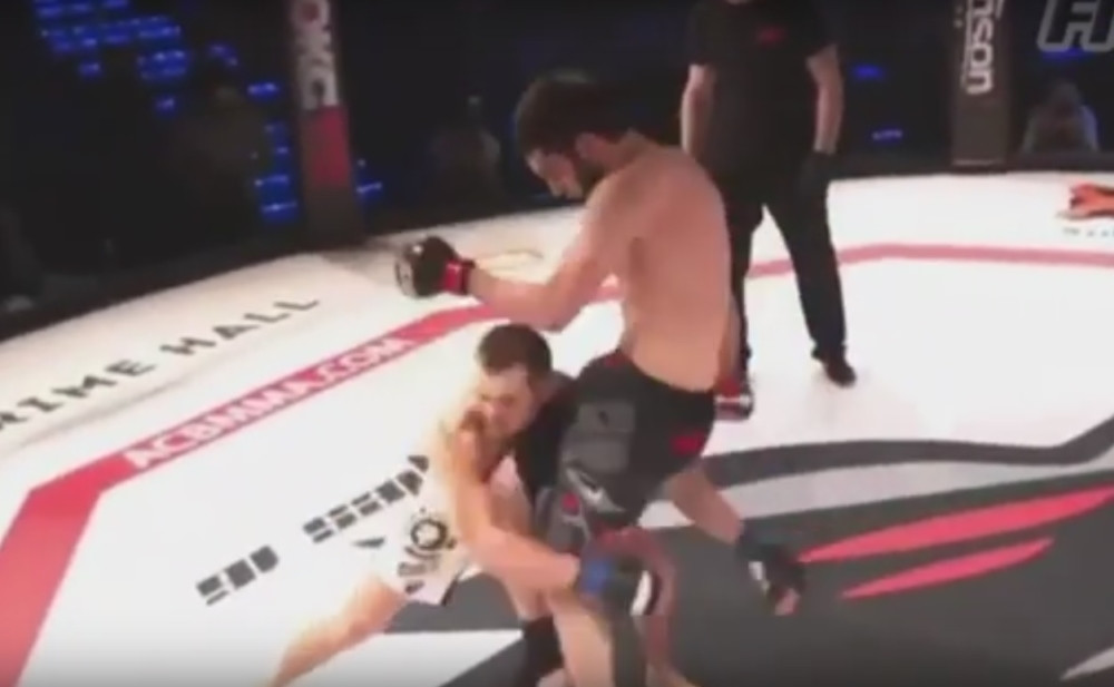 Od ovog nokauta i vas će zaboleti glava! (VIDEO)