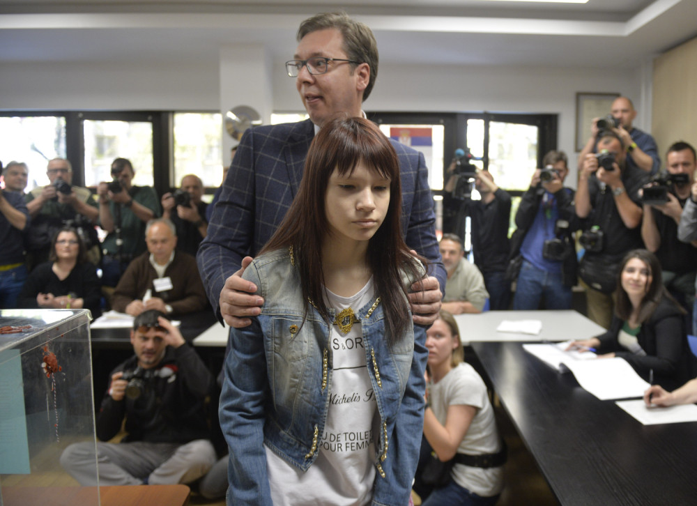 Vučić glasao sa ćerkom Milicom