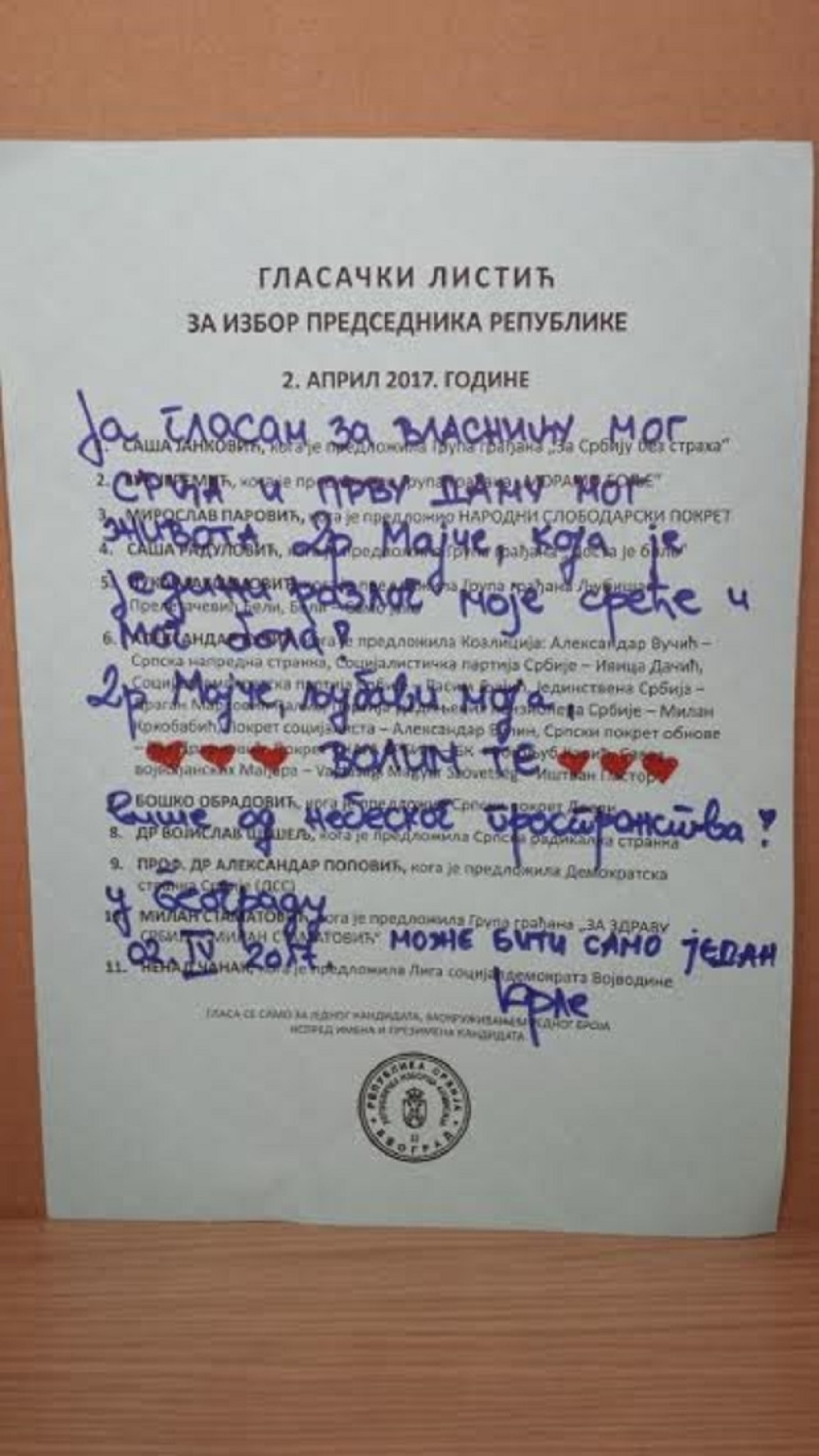 Krle izjavio ljubav Majčetu na biračkom mestu (FOTO)