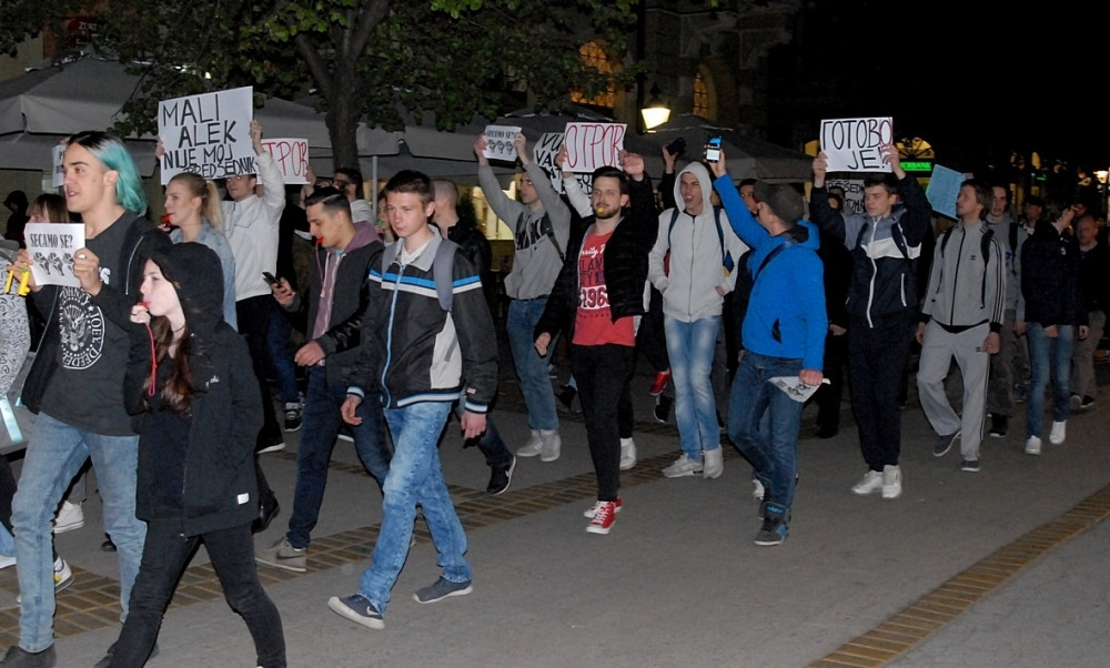 Protestanti ispred RTS-a emitovali svoj dnevnik