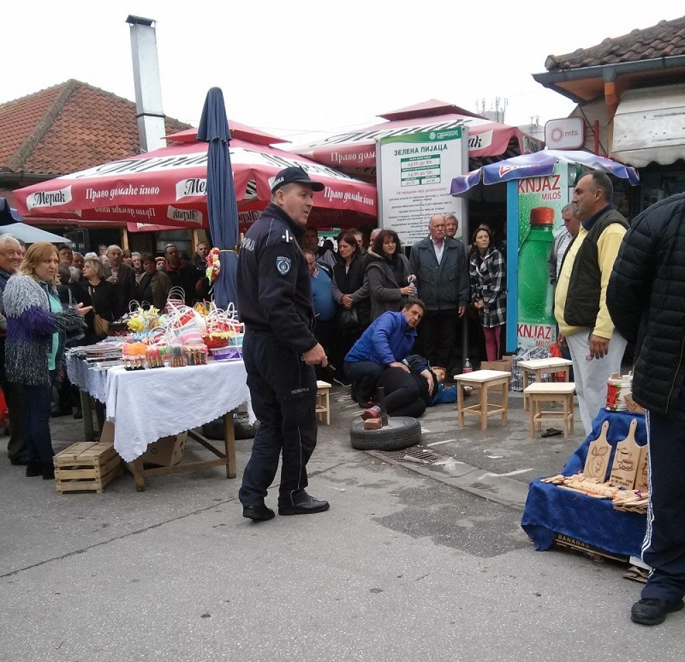 Pucao na ženu na pijaci!
