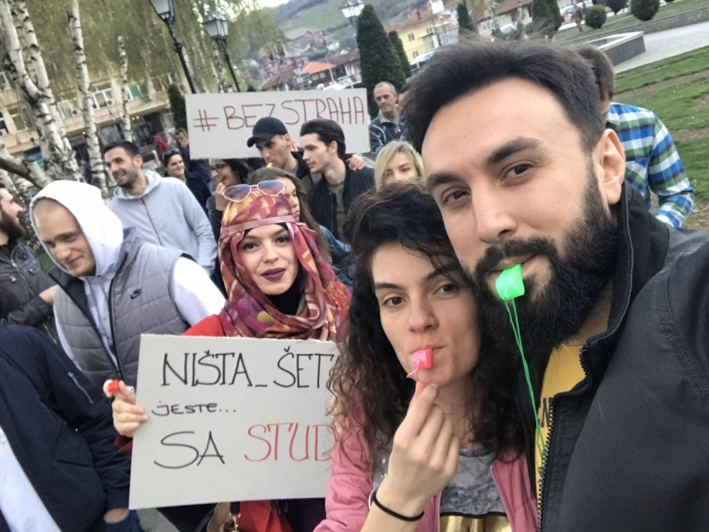 Suljin poslanik pazario BMW-a!