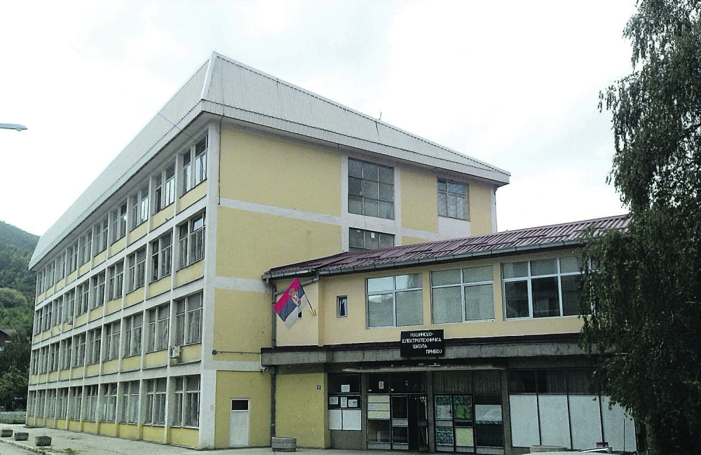 Skočila posle majčinog dolaska u školu!