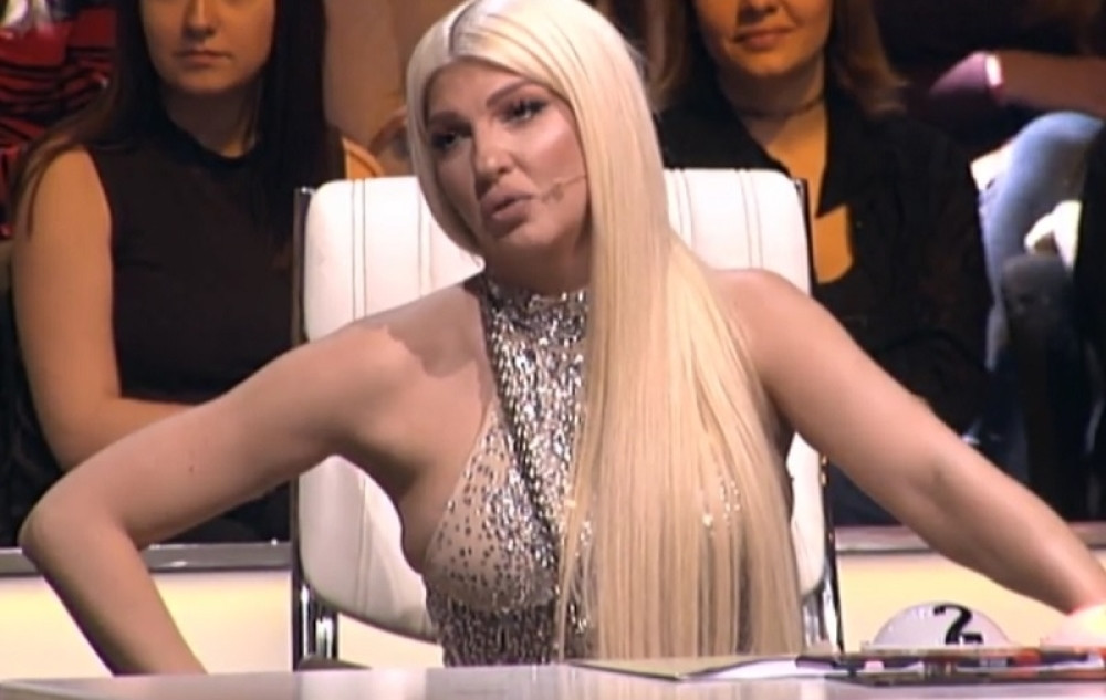 Cela Srbija priča o Karleušinim čizmama (FOTO)