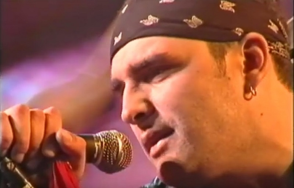 Nestao je sa estradne scene i ušao u rijaliti! Hitno je diskvalifikovan zbog preloma rebara i teškog zdravstvenog stanja!